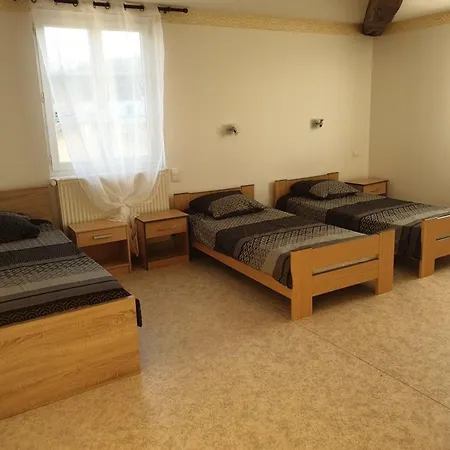 De Charme Pres Du Du Der Avec Jardin Clos, 4 Chambres, Parking Prive, Et Equipements Modernes - Fr-1-611-13 * Valcourt