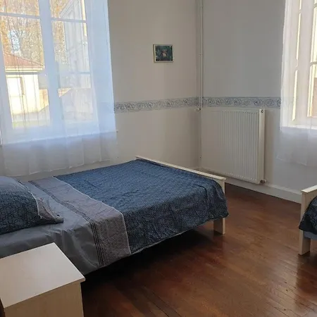 De Charme Pres Du Du Der Avec Jardin Clos, 4 Chambres, Parking Prive, Et Equipements Modernes - Fr-1-611-13 Valcourt